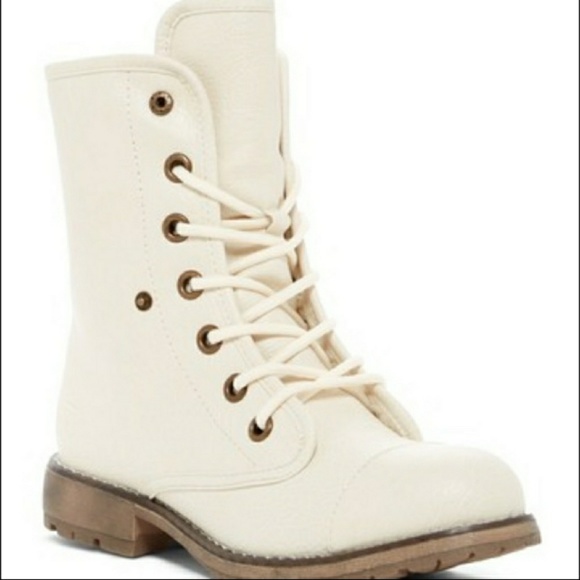 Dirty Laundry Shoes - NIB Off White Lace Up Boot Dirty Laundry by CL